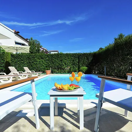 Modern In With Private Swimming Pool *