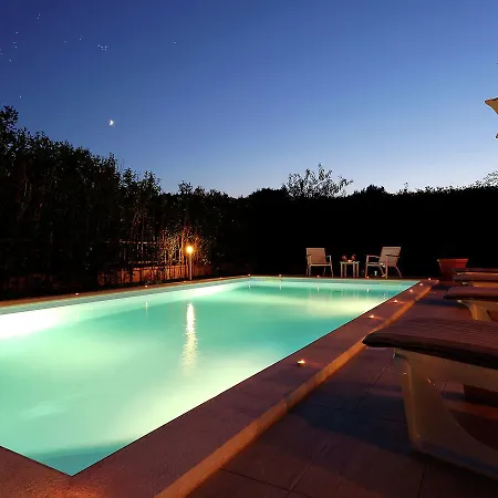 Modern In With Private Swimming Pool 别墅