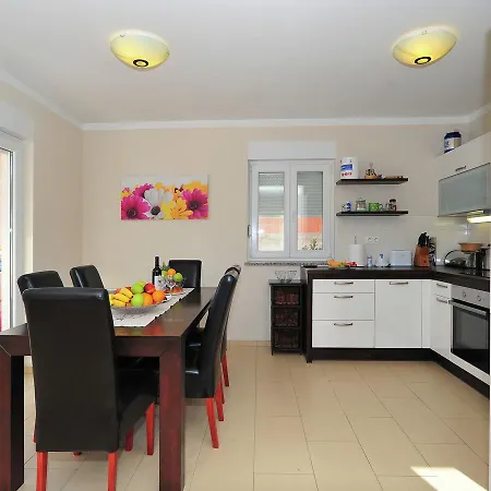Modern In With Private Swimming Pool 别墅 *