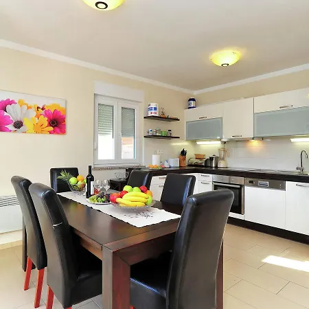 Modern In With Private Swimming Pool 别墅